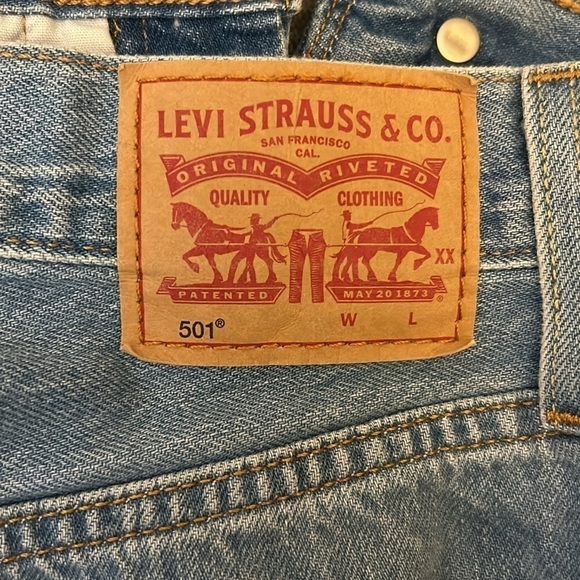 Levi Strauss & Co. Distressed Jean shorts - Picture 8 of 9